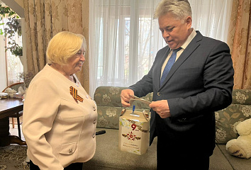 В Автозаводском районе поздравляют ветеранов