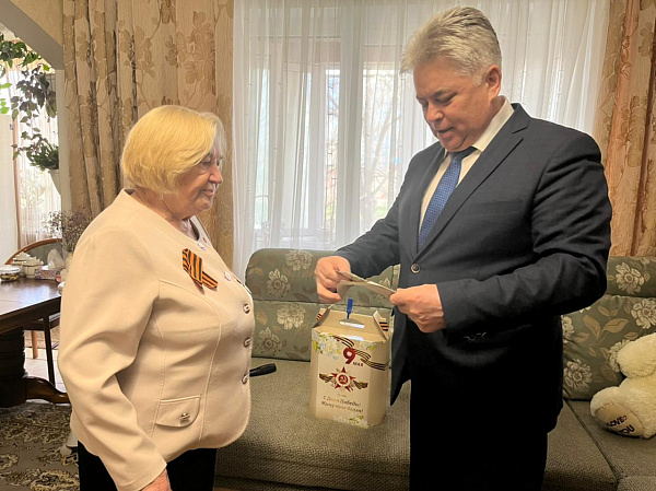 В Автозаводском районе поздравляют ветеранов
