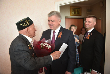 Наил Мәһдиев Бөек Ватан сугышы ветераны белән очрашты