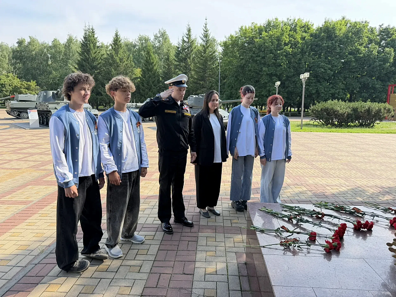 «Волонтёры Победы» почтили память защитников Родины
