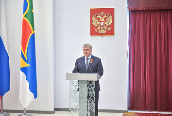 Наил Мәһдиев һәлак булган сугышчыларның гаиләләренә дәүләт бүләкләре тапшырды