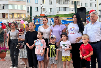 В Автозаводском районе завершилась акция "Помоги собраться в школу"