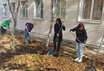 В Набережных Челнах прошел средник по уборке территории