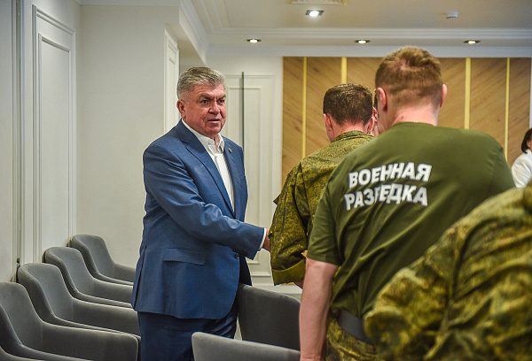 Наил Мәһдиев хәрби хезмәткәрләр белән очрашты