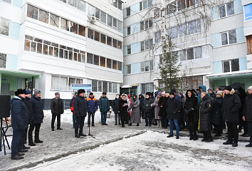 Наиль Магдеев вручил благодарность предприятиям, восстановившим дом 48/20