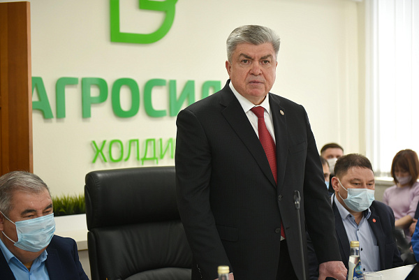 Наил Мәһдиев "Челны-Бройлер" предприятиесенең хезмәт коллективы белән очрашты