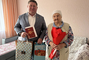В Автозаводском районе поздравили ветерана Великой Отечественной войны с 94-летием