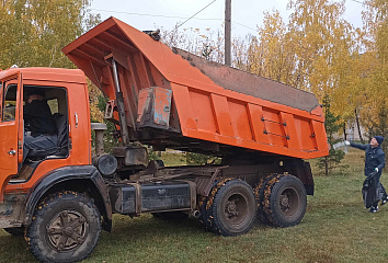 8 машин с мусором вывезено с парков в Комсомольском районе
