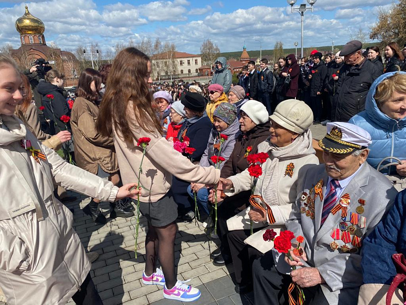 В Автозаводском районе возложили венки к Обелиску Славы