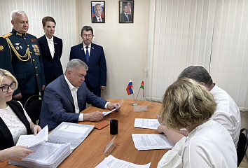 Наил Мәһдиев сайлау комиссиясенә «Бердәм Россия» партиясе кандидатларының документларын тапшырды