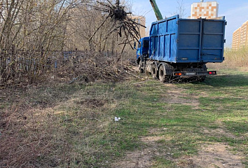 В День памяти по основным проспектам курсировал транспорт на кладбище