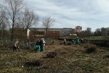 Челнинцы убрались на городских кладбищах