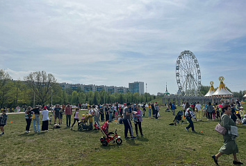 Челны встречают Первомай