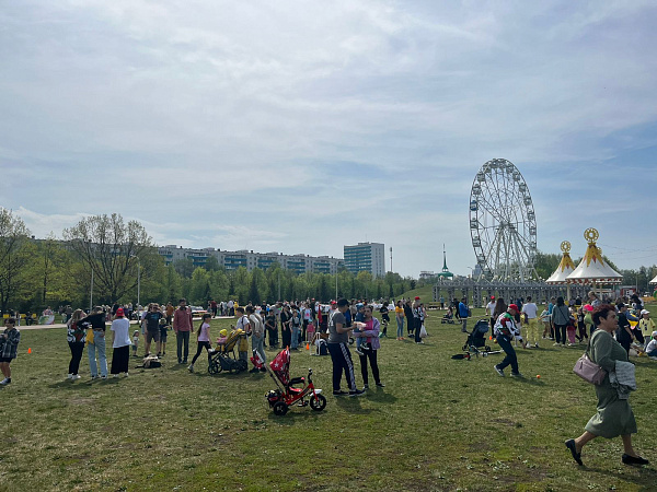 Челны встречают Первомай