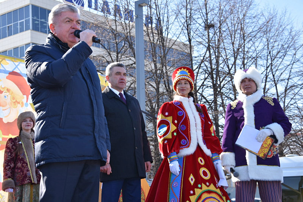 На трех челнинских площадках организовали Масленицу