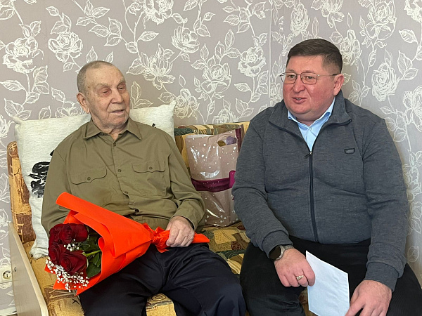 Поздравили с 96-летием ветерана Автозаводского района