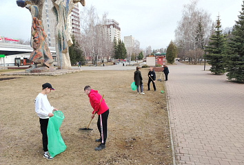 В Набережных Челнах продолжаются весенние уборки