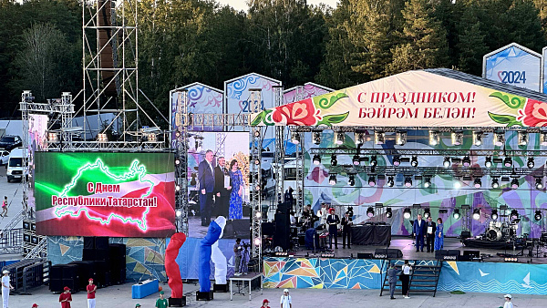 Наил Мәһдиев чаллылыларга дәүләт бүләкләре тапшырды