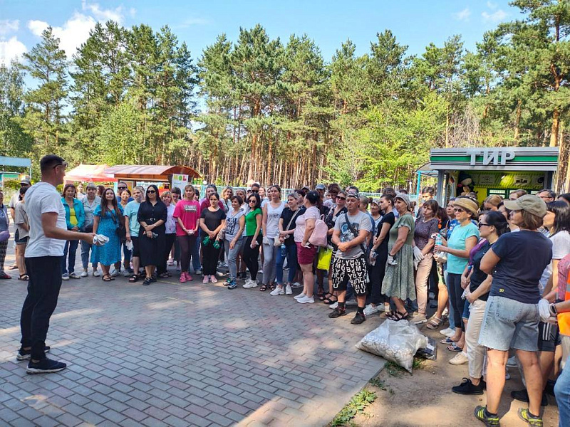 В Челнах прошла уборка территории
