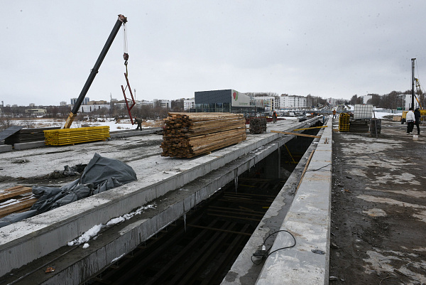 Строительство моста через Мелекеску готово на 60%