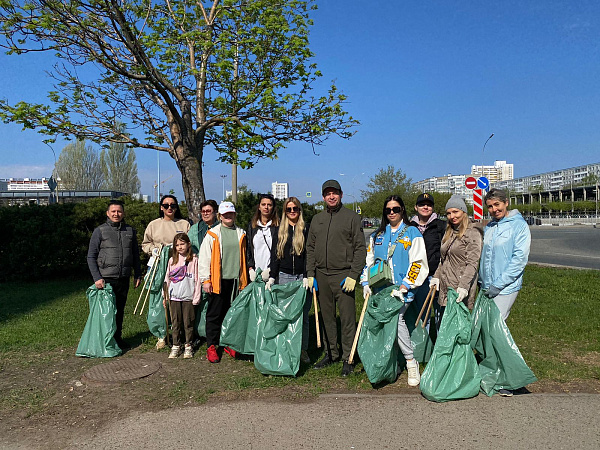 Субботник прошел в Центральном районе