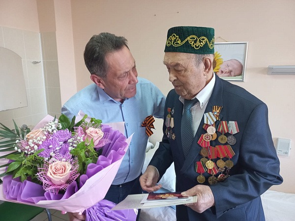Ветерану Великой Отечественной войны вручили подарки
