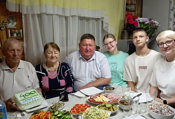 Набережные Челны поздравляют фронтовика с 99-летием