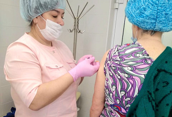В Набережных Челнах продолжают вакцинироваться