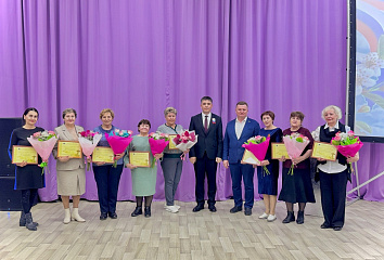 Үзәк районы хакимиятенең иң яхшы хезмәткәрләре бүләкләнде