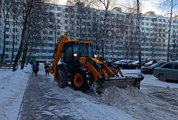 За выходные из автограда на снегохранилище спецтехникой было сделано 803 рейса
