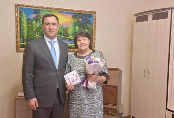 В Челнах поздравили матерей погибших участников СВО