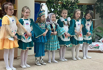 Children and parents played in "Aulak oy"