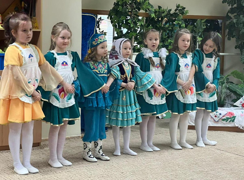Children and parents played in "Aulak oy"