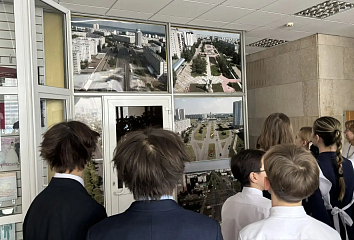 Урок истории в архиве: школьники погрузились в прошлое города