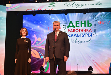 Наил Мәһдиев мәдәният хезмәткәрләрен бүләкләде