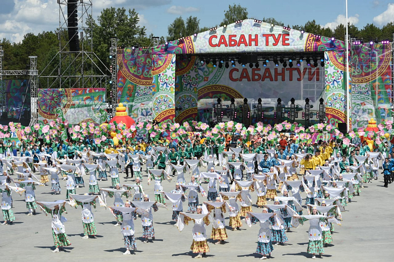 В Набережных Челнах развернулось театрализованное представление «Родная земля-колыбель моя!»