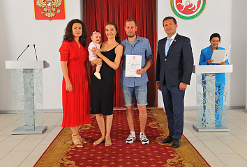 17 гаилә ана капиталы сертификатына ия булды