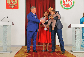 За 11 месяцев в Челнах родилось 5767 малышей