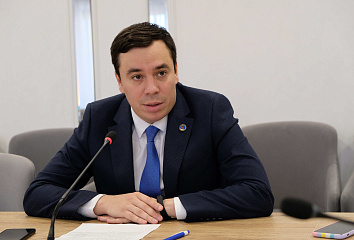 В Набережных Челнах приступили к заливке катков
