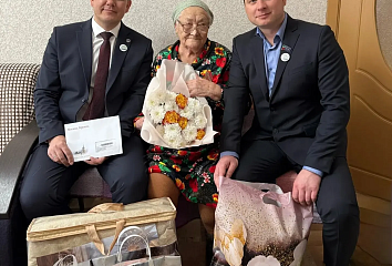 С 96-летием поздравили ветерана Центрального района