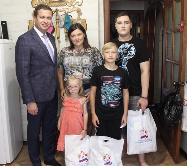 Яр Чаллыда «Мәктәпкә җыенырга ярдәм ит!» акциясе дәвам итә