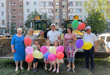В Челнах продолжают чествовать строителей "Нашего двора"