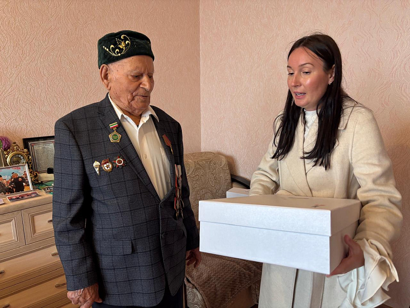 Ветераннарга бүләкләр тапшырылды