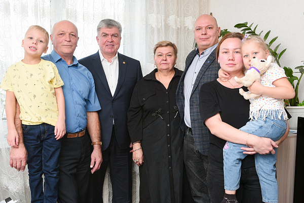 Наиль Магдеев посетил семью мобилизованного челнинца