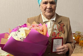 Вручение медалей Победы в Набережных Челнах продолжается