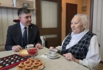 Ветераны Центрального района получили поздравления в честь дня рождения