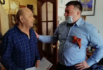 В Комсомольском и Автозаводском районах в преддверии Дня Победы поздравили ветеранов Великой Отечественной войны