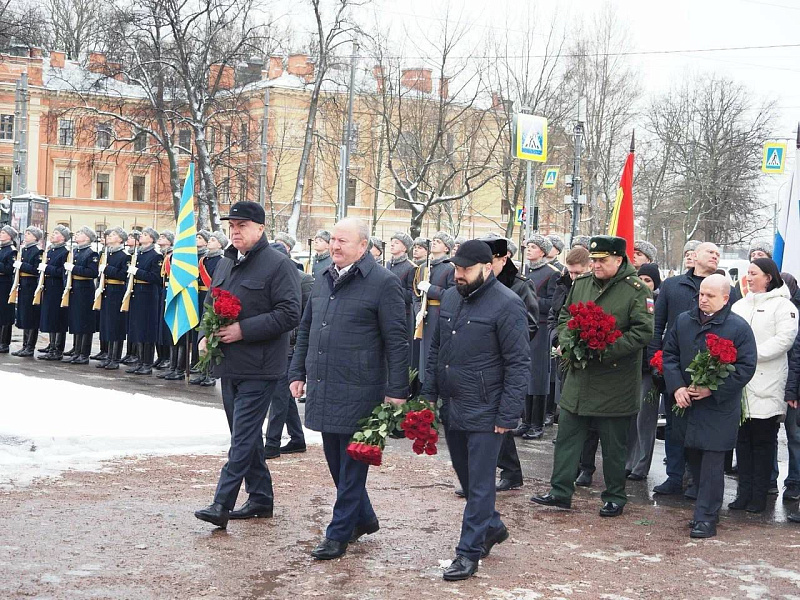 Наиль Магдеев навестил раненых военнослужащих в Санкт-Петербурге