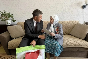 В Центральном районе поздравили труженика тыла