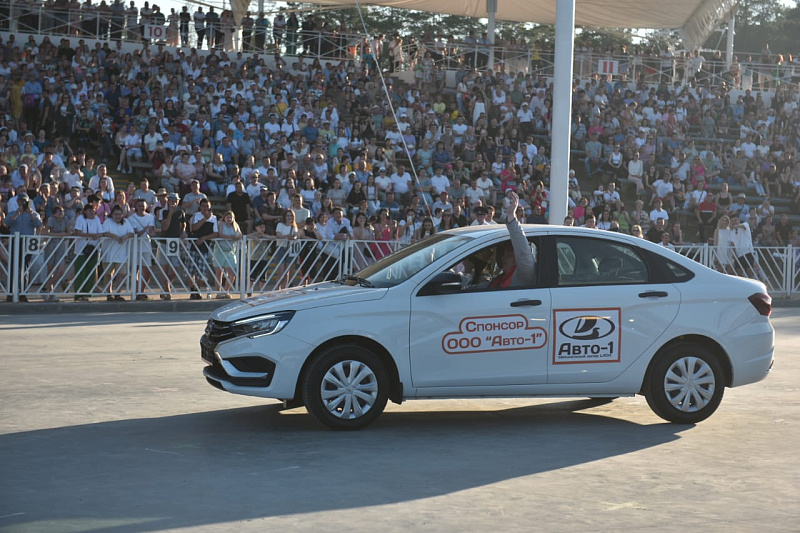 Абсолютному батыру Сабантуя в Набережных Челнах вручили автомобиль